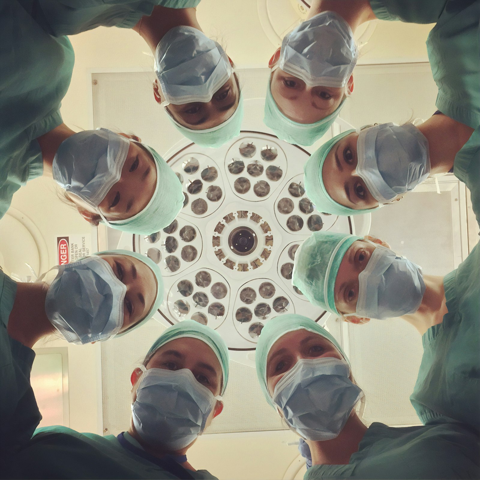 Equipo sanitario listo para atender una urgencia